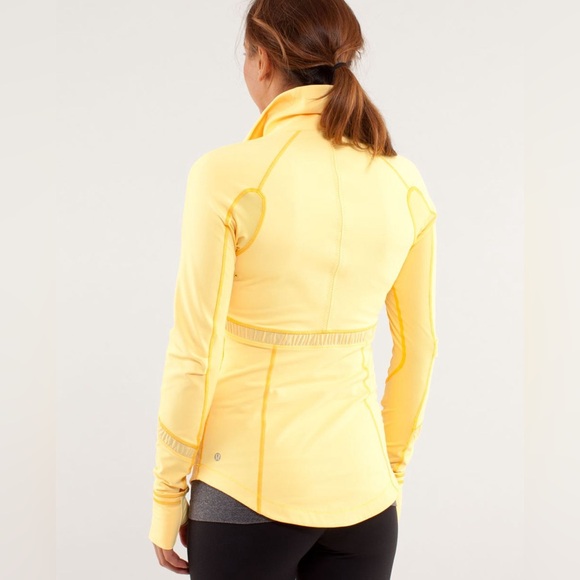 Lululemon Run: Reflect Pullover. Burning Yellow. - Picture 3 of 7